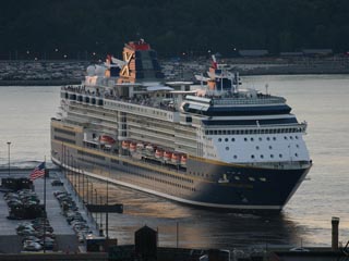 Celebrity Constellation Cruise on Cruise Ship Constellation Of Celebrity Cruises Leaving New York On 1
